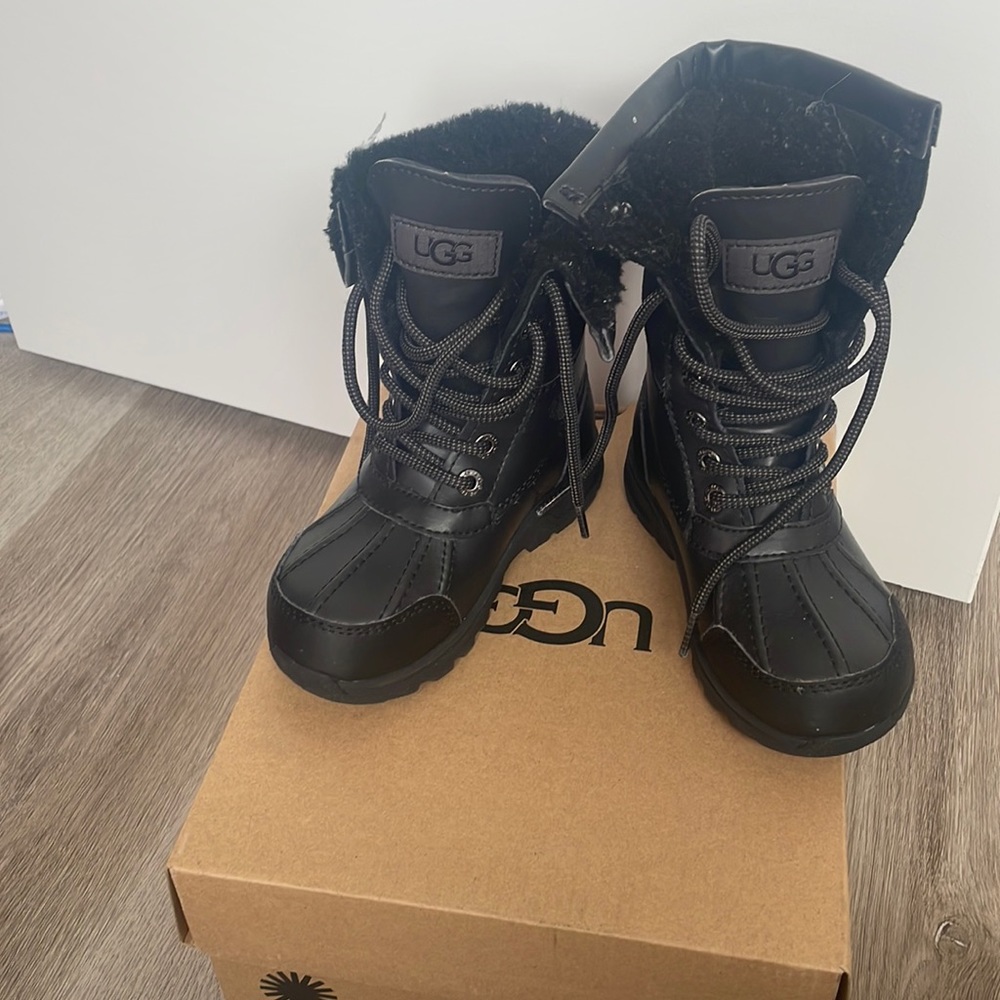 Toddler UGGS size 10